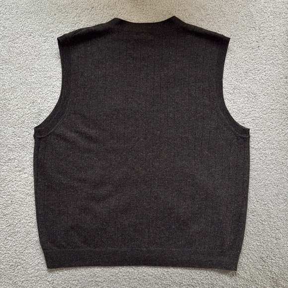 Men's Brown Wool Sweater Vest - Picture 7 of 7